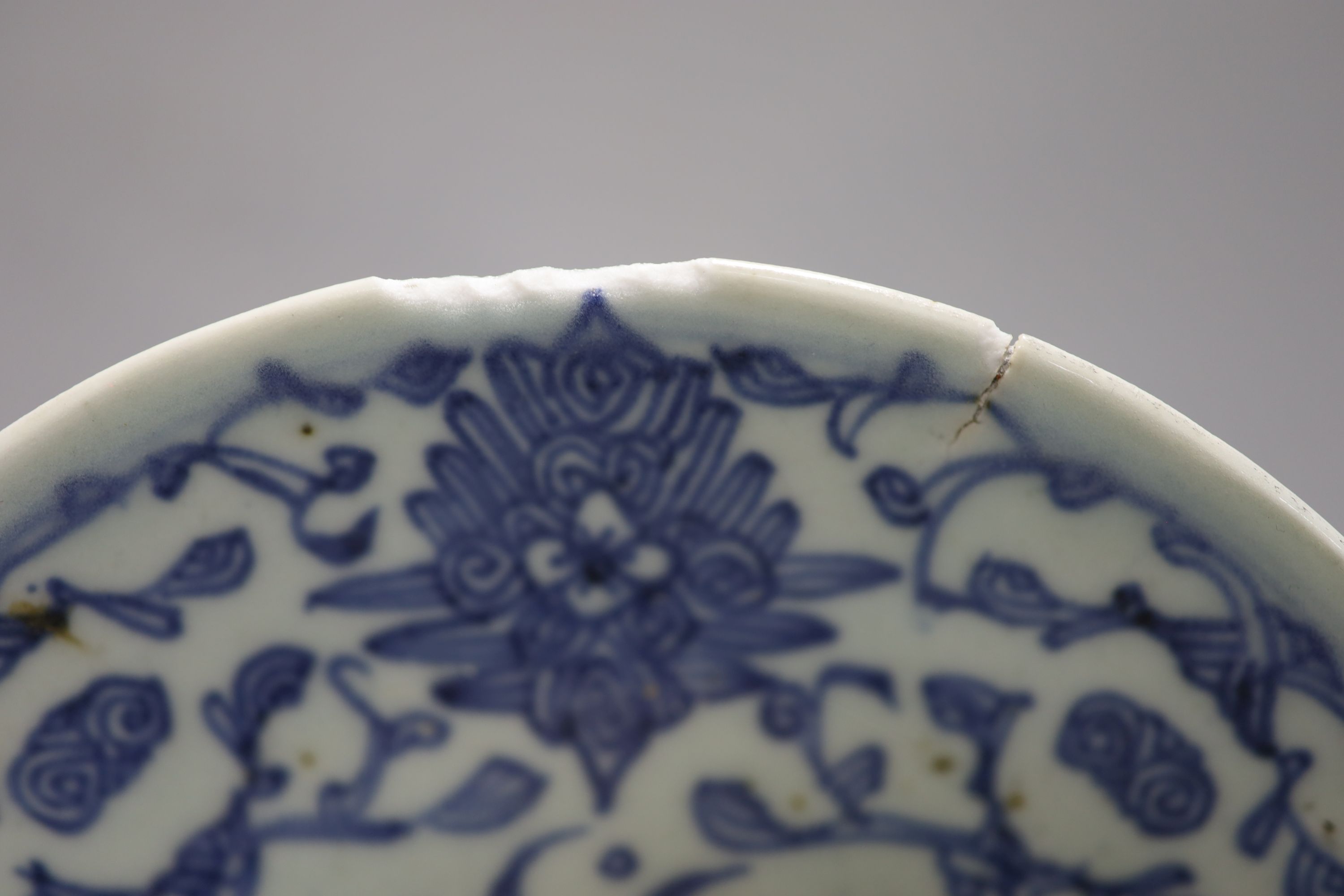 A Fukugawa koro, a Bizan-type shi shi and a Chinese blue and white plate, diameter 17.5cm